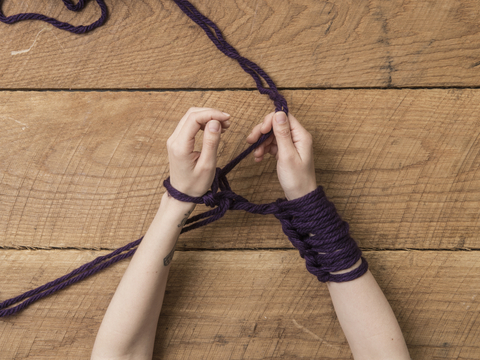 Arm knitting eli käsivarsineulonta