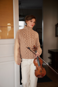 Novita Hygge Wool: Sonaatti cable sweater- Nur auf English