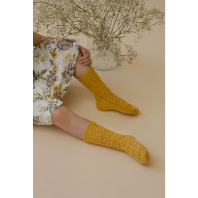 Novita Venla: Pirpanat lace socks - Nur auf English