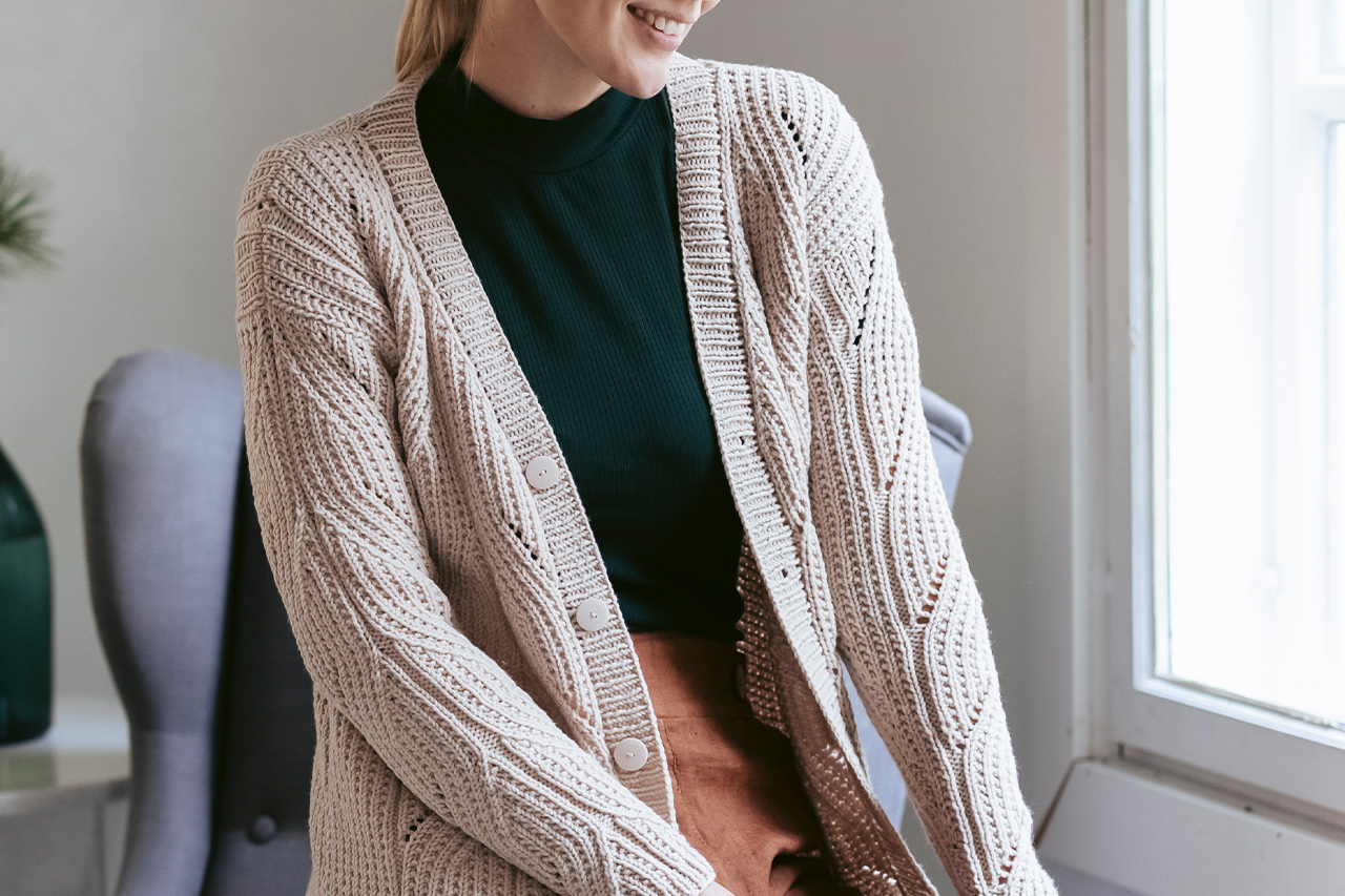 Vintern 2019, Modell 36,  Halm – flätstickad kofta Novita Baby Wool